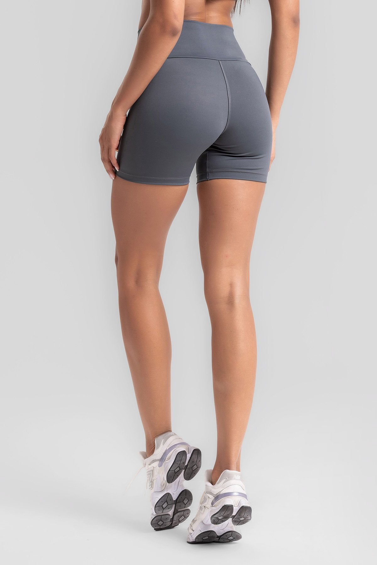 Cropped Top + Basic Shorts Graphite