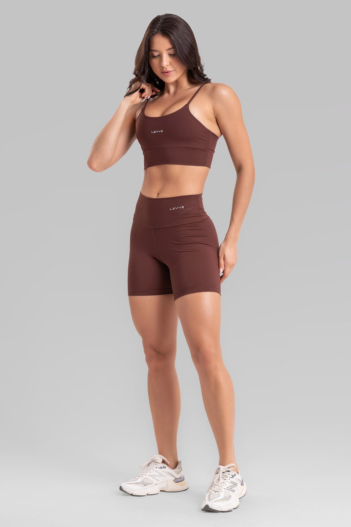 Double-Strap Sports Bra + Basic Shorts Intense Leather