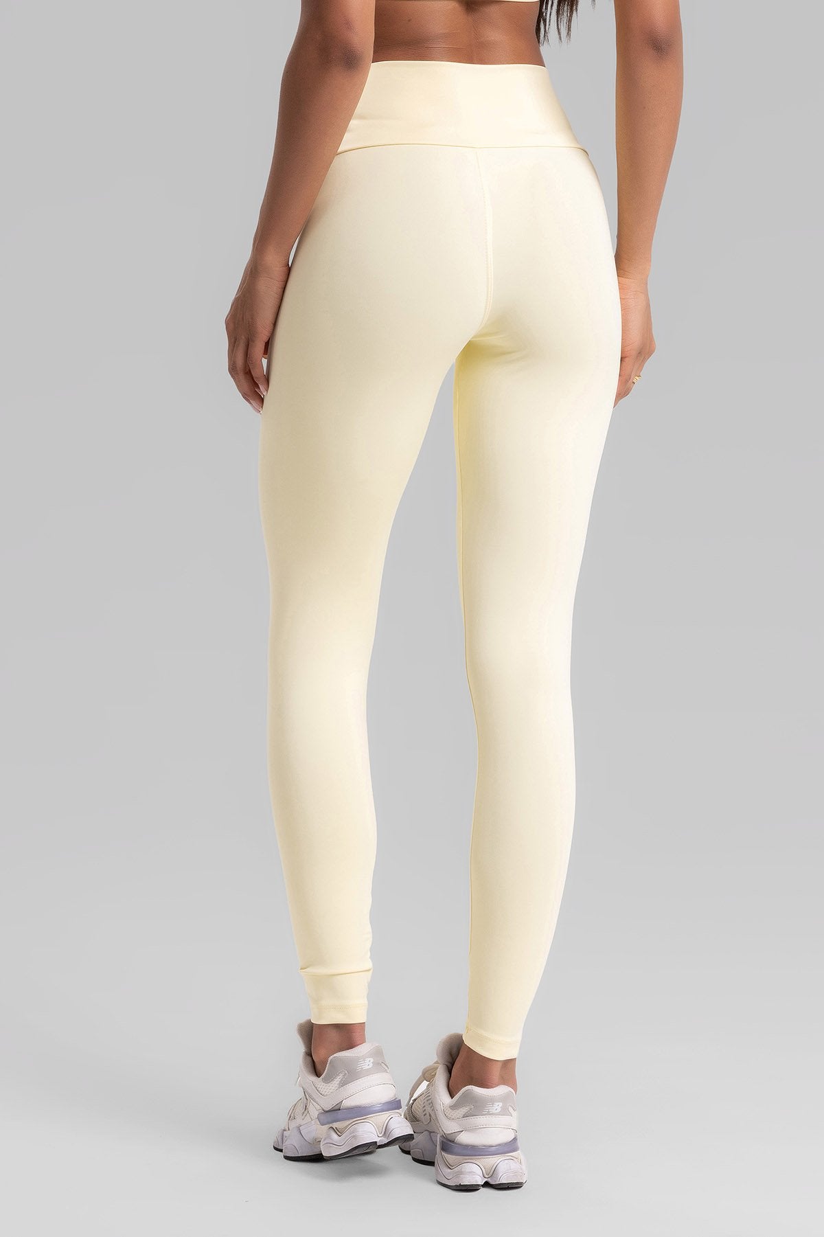 Double-Strap Sports Bra + Basic Leggings Intense Butter